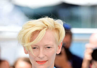 A melegellenes magyar törvényt kritizálja Tilda Swinton