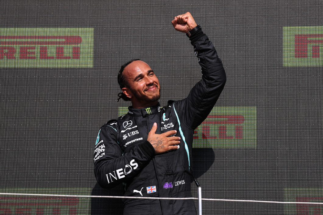 Lewis Hamilton: Elfogadhatatlan és gyáva az LMBTQ-ellenes törvény