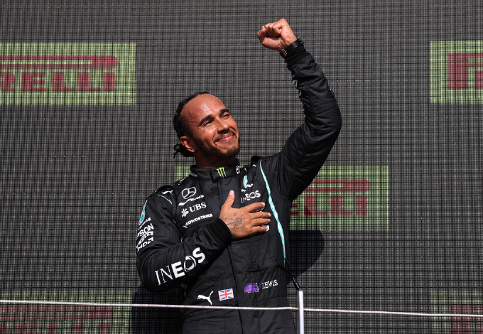 Lewis Hamilton: Elfogadhatatlan és gyáva az LMBTQ-ellenes törvény