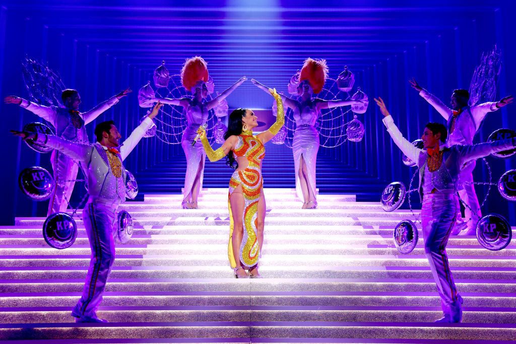 Las Vegas-i mesevilág: Katy Perry bámulatos fellépőruhái