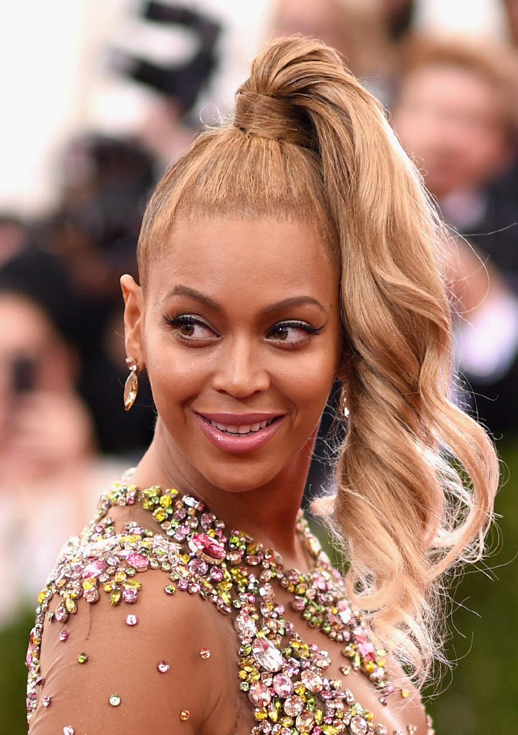 Beyoncé felvehette a Tiffany 120 karátos nyakláncát
