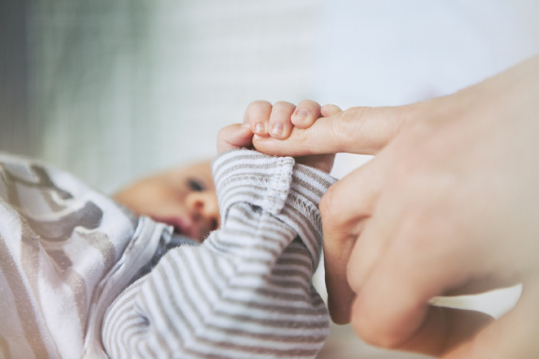 Hallathatják a hangjukat a gyermekük örökbeadására kényszerített anyák