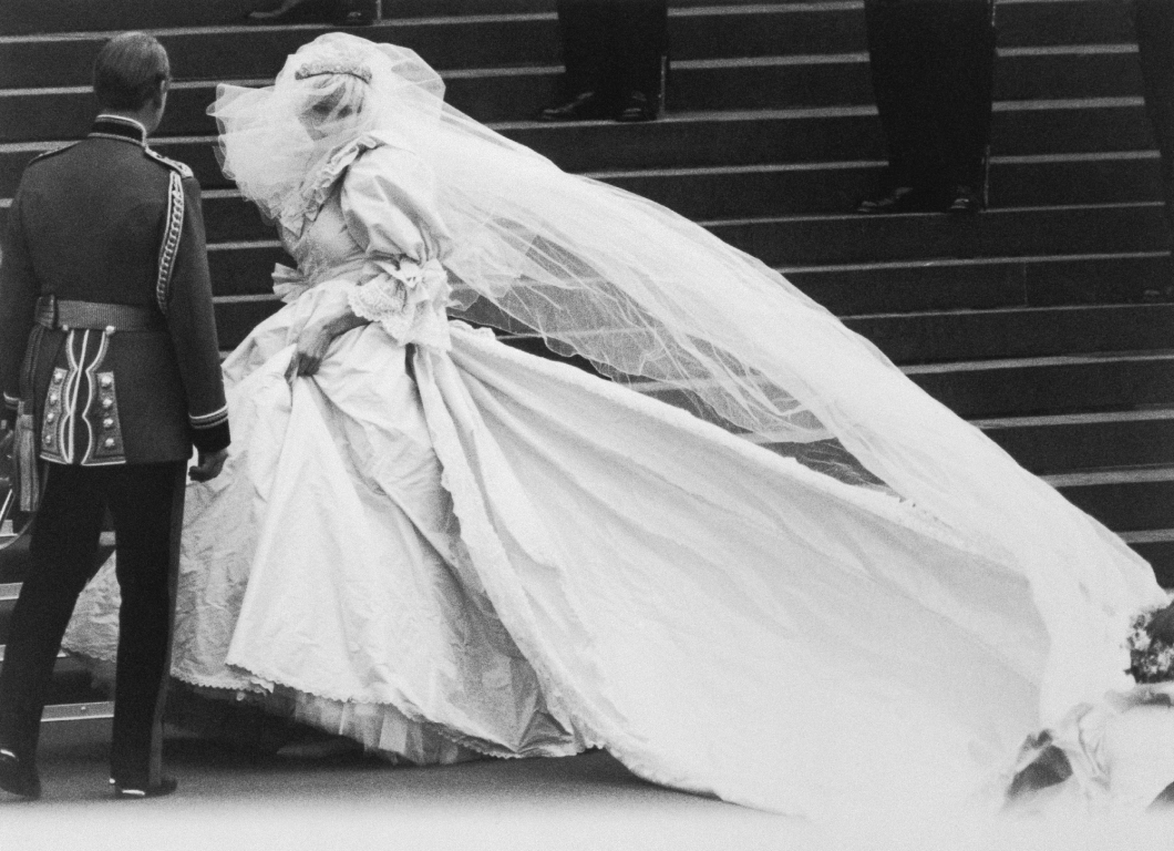 Ritkán látott fotók és videó Diana és Károly esküvőjéről