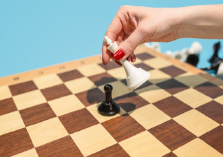 Szexista szponzor miatt háborodtak fel a női sakkozók