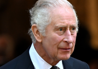 Károly királyt szörnyű dologgal vádolja a királyi család egykori alkalmazottja