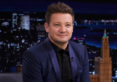 Jeremy Renner brutális balesetet szenvedett, kritikus az állapota