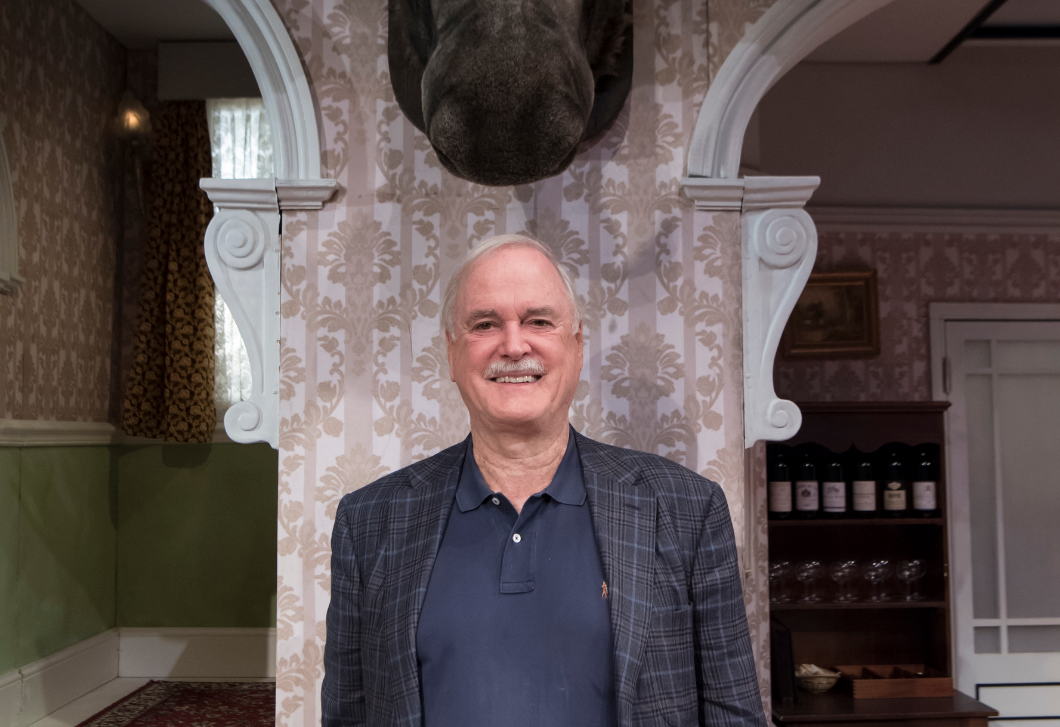 Visszatér a Waczak szálló, továbbra is John Cleese lesz a főszereplő