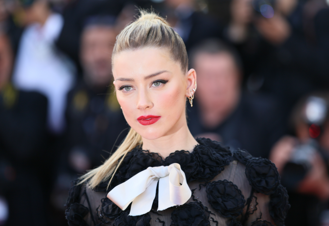 Itt bujkál a világ elől Amber Heard