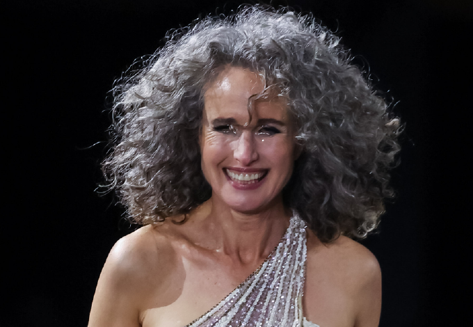 Andie MacDowell megmutatta, hogy ilyen szexi még sosem volt még az ősz haj