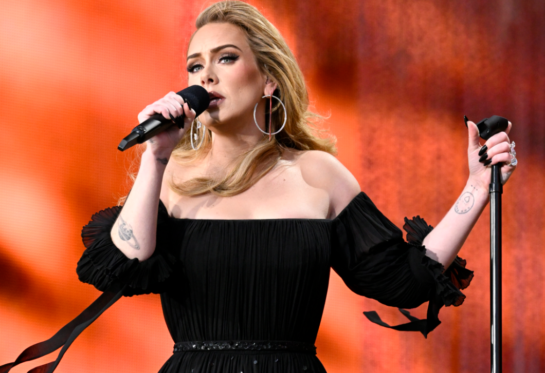 Videó: a koncertje közben tört ki könnyekben Adele