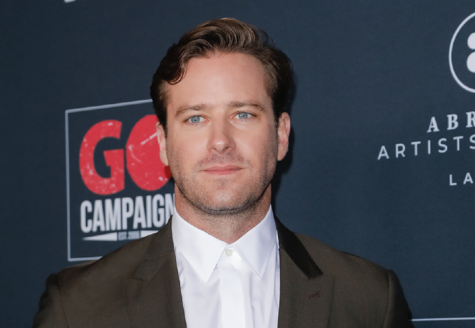 „Többször is a falba verte a fejemet” – Megszólalt Armie Hammer exe a színész új interjújáról