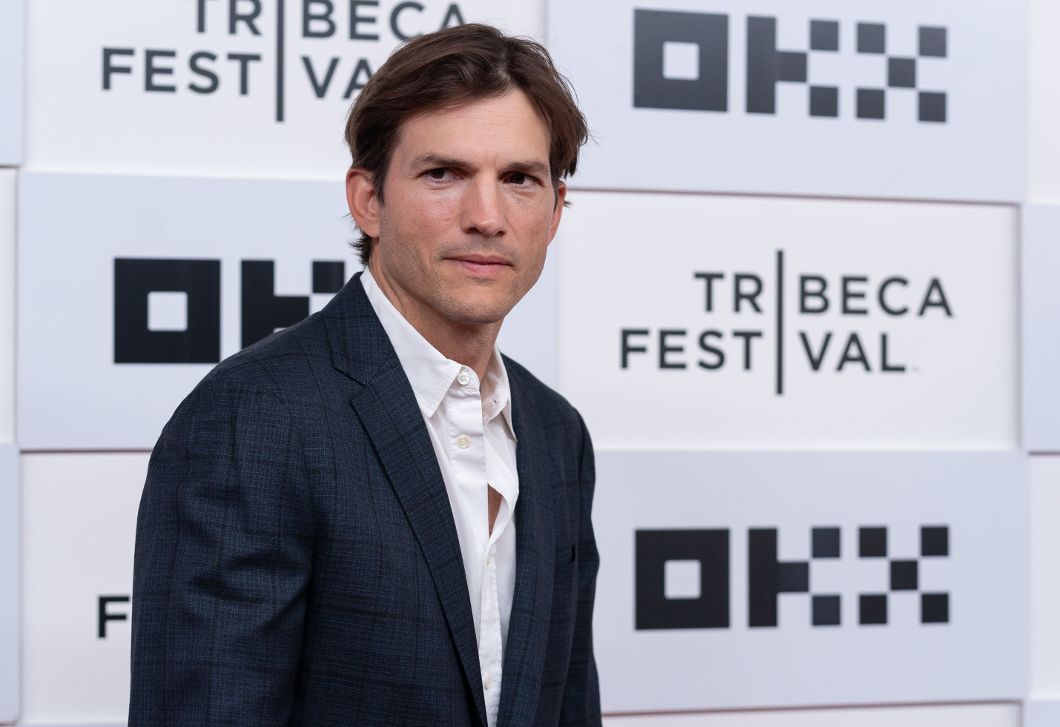 Súlyos betegsége miatt megvakult,megsüketült és lebénult Ashton Kutcher