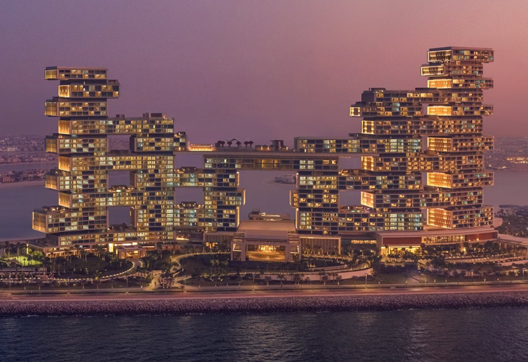 Ez Dubai legújabb elképesztő szállodája, ahol összegyűltek a hírességek
