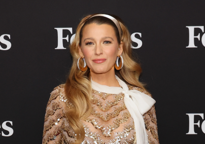 Blake Lively új frizurával jelent meg, alig lehet így ráismerni