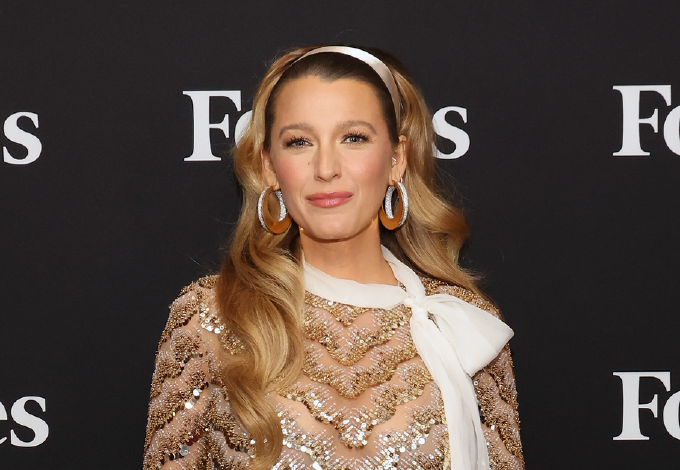 Blake Lively új frizurával jelent meg, alig lehet így ráismerni