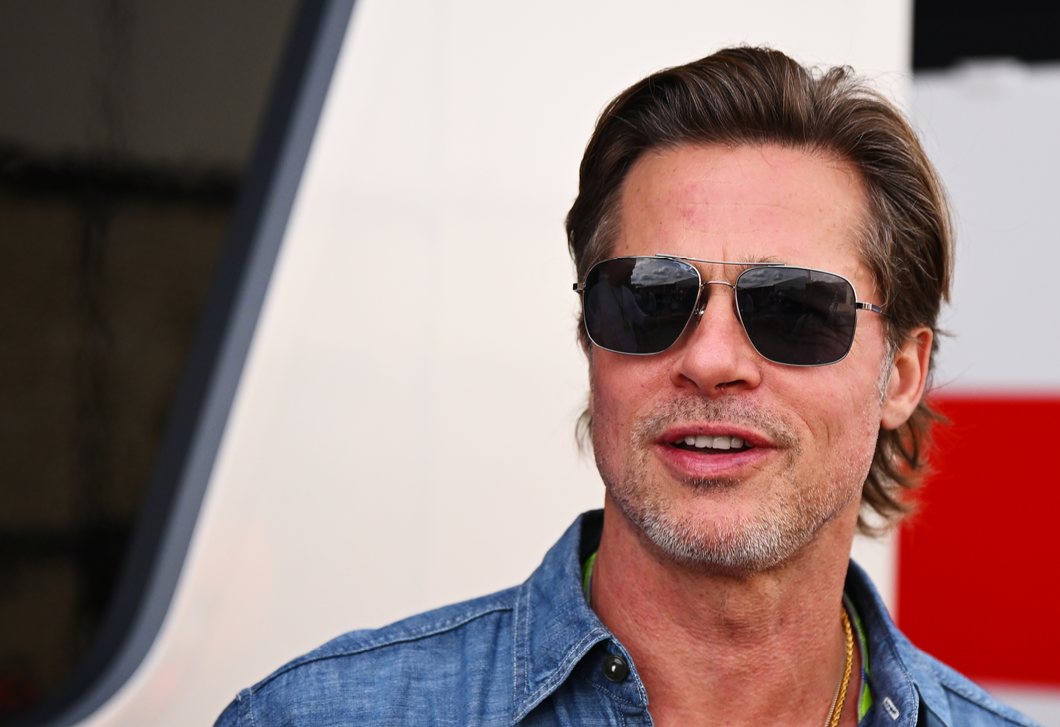 Brad Pitt új barátnőjével romantikázott Bono koncertjén