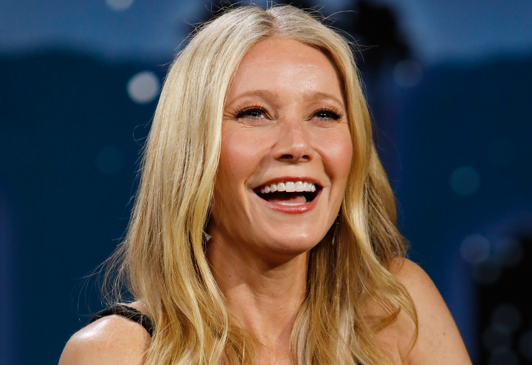 Gwyneth Paltrow anyaszült meztelenül, aranyszínűre festve mutatta meg magát az 50. születésnapján