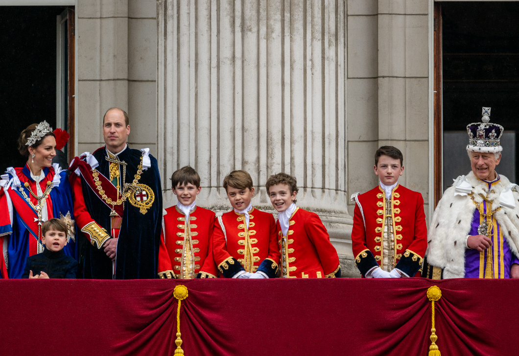 Kiderült, miről beszélgetett Lajos herceg és György herceg a Buckingham-palota erkélyén