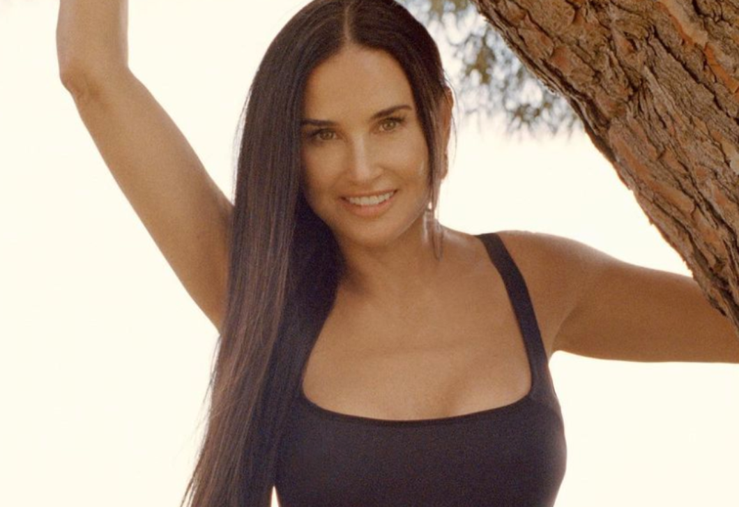 Az 59 éves Demi Moore bombaalakot villantott