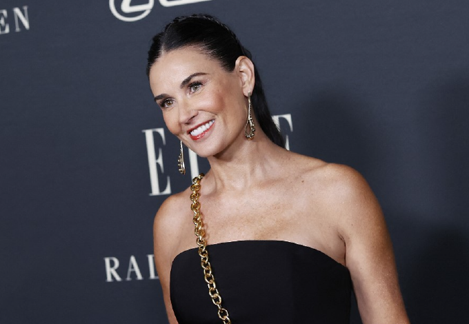 Ledobta a ruhát az 59 éves Demi Moore, hihetetlen alakja van