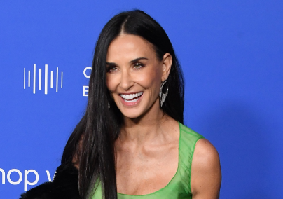 Demi Moore átlátszó ruhában lépett a vörös szőnyegre