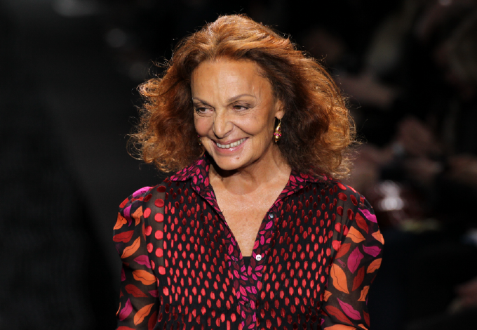 Büszkén szelfizik fürdőruhában a 75 éves Diane von Furstenberg