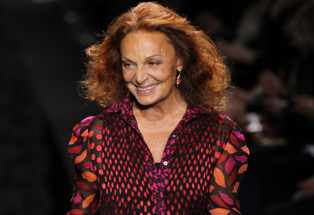 Büszkén szelfizik fürdőruhában a 75 éves Diane von Furstenberg