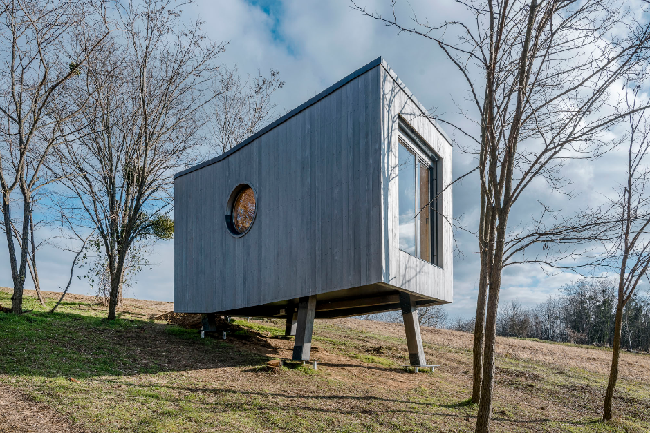 Wauhaus: Minimalista kabin a zalai dombok tetején