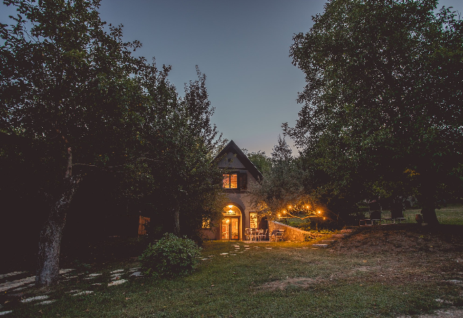 Présházból búvóhely – A Secret Valley Cottage 