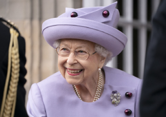 Erzsébet királynő már 75 éve minden egyes nap hordja ezt az ékszert