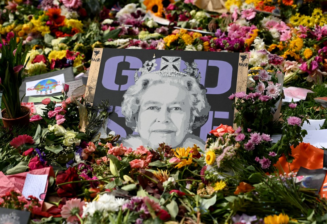 Meglepő, mire kérik az Erzsébet királynőt gyászoló tömegeket