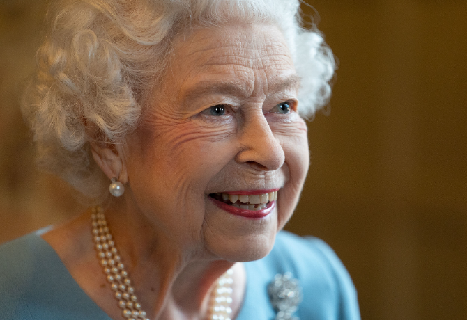Erzsébet királynő állapota válságos, váratlanul az egész család odautazott