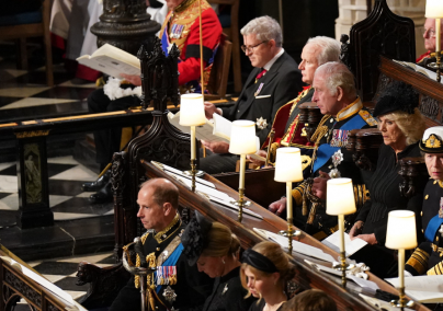 Ezért maradt üresen egy hely Erzsébet királynő windsori temetésén