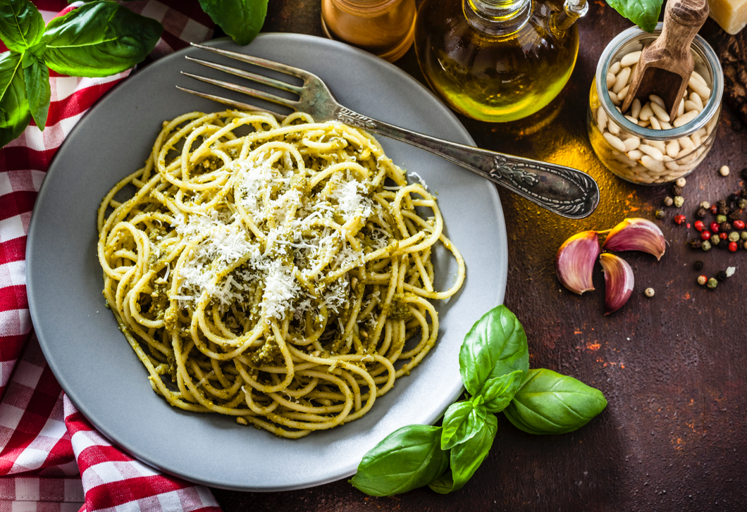 Ez a fokhagymás spagetti az internet kedvence, 10 perc alatt varázslatos ebédet csinálhatsz belőle 