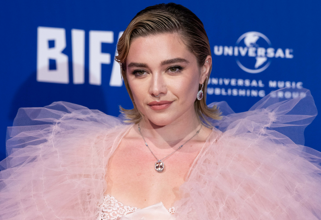 Ma mindenki Florence Pugh rózsaszín ruhájáról beszél