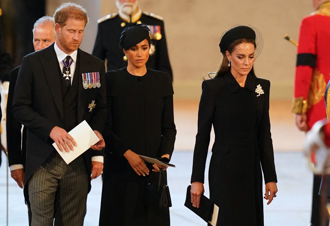 Katalin hercegné és Meghan Markle ezért visel gyöngyékszereket a gyászidőszakban