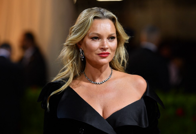 Undorító ajándékkal lepte meg Johnny Depp Kate Mosst