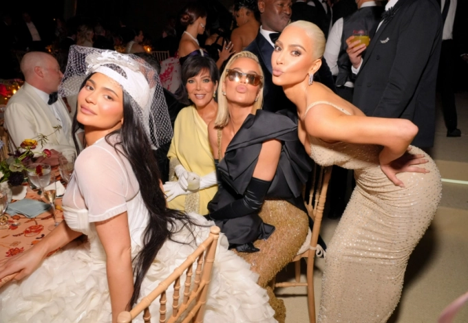 Kim Kardashi...