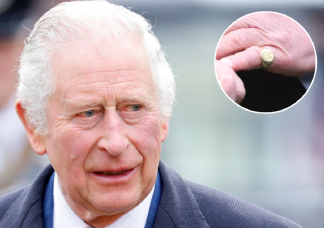 Meglepő: Ezért visel Károly király mindig gyűrűt a kisujján