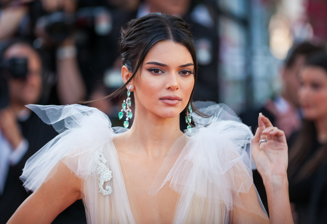 Videó: Kendall jenner halloweeni kosztümjével saját magát parodizálta ki