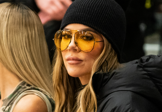 „Túlóráztatott és még ki sem fizetett” - Khloé Kardashiant beperelte egyik alkalmazottja