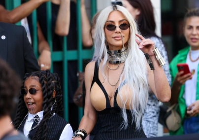 Nem hiszed el, kinek a ruháját viselte Kim Kardashian