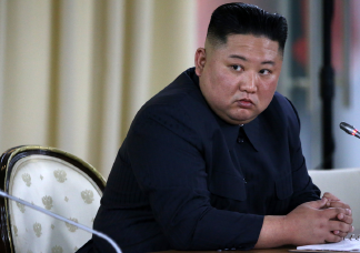 Kim Dzsongun megmutatta a sosem látott lányát a világnak