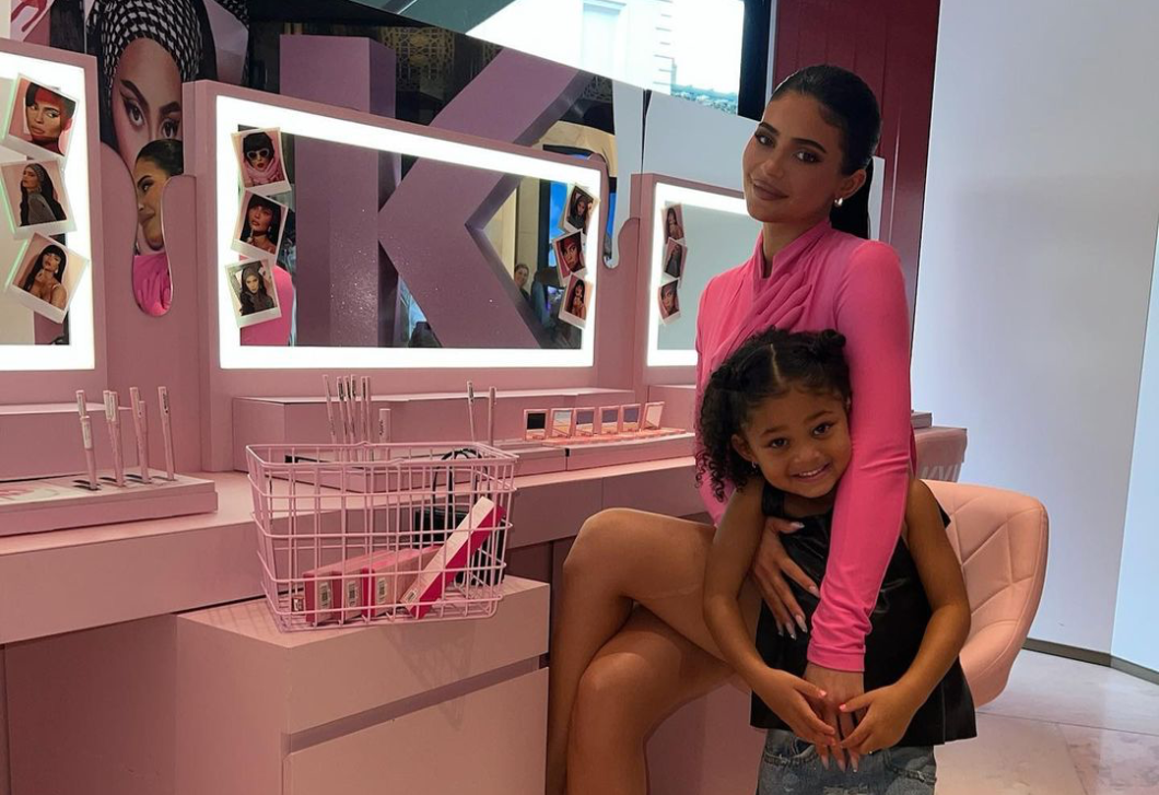 Kylie Jenner bizarr meglepetéssel készült lánya szülinapjára