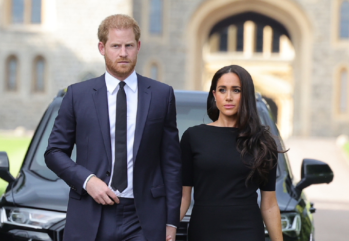 Már csak egy húzásuk van: Károly király elveheti Harry herceg és Meghan címeit