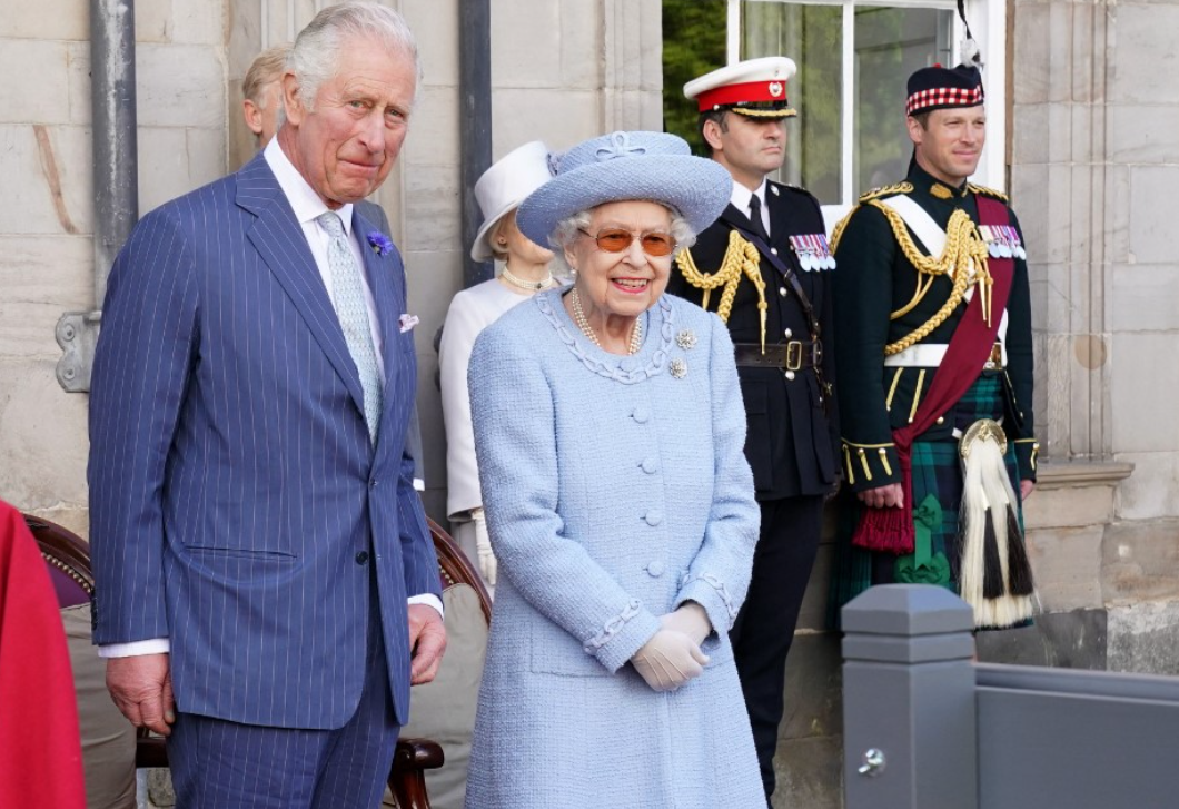 Árulkodó jelek, hogy a királyi család már szeretné leváltani Erzsébet királynőt