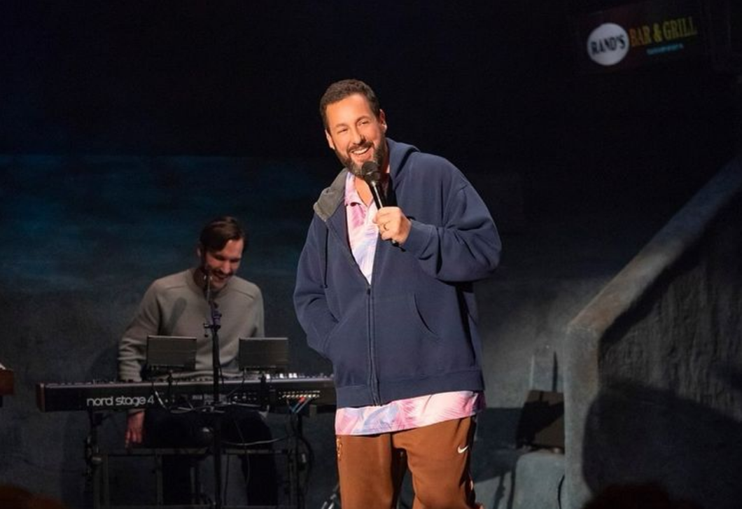 Adam Sandler lélegzetelállító nappalija ettől egyszerre szofisztikált és otthonos