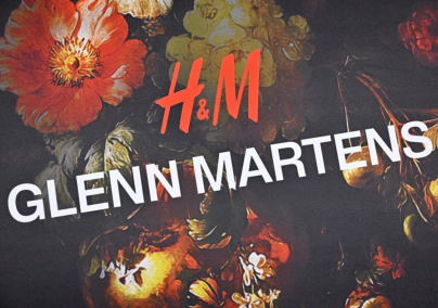 A Glenn Martens H&M esemény lángra lobbantotta Varsót nyers, brit excentrikus stílusával
