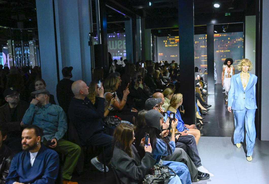 A divat mint tükör: az Answear saját divatbemutatóval nyitja az SS26 szezont