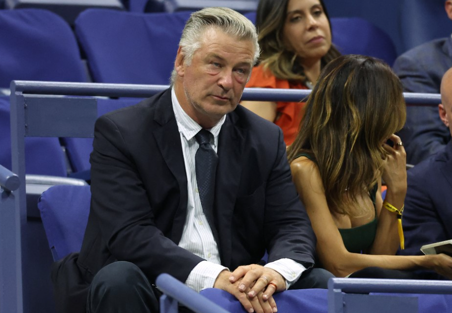 Ez a padló lesz 2026 slágere – avagy Alec Baldwin a konyhában sakkozik , főkép